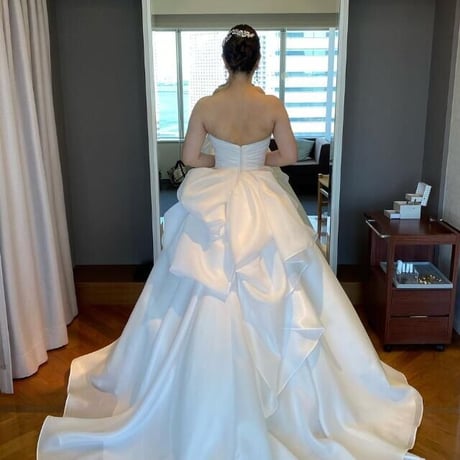 豪華！  ベアトップ  ソフトチュール  ふっくら柔らかなバックリボン  ファスナー  光沢感  プリンセスライン  結婚式
