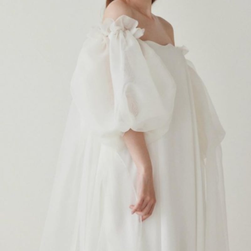 ウェディングドレス ファスナー 七分袖丈 優雅なシルエット