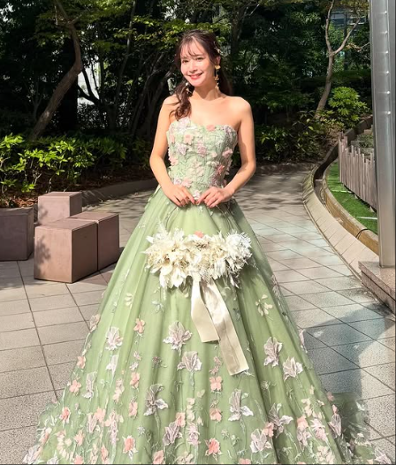 カラードレス ベアトップ 花モチーフ 短トレーン 花嫁 前撮り プリ