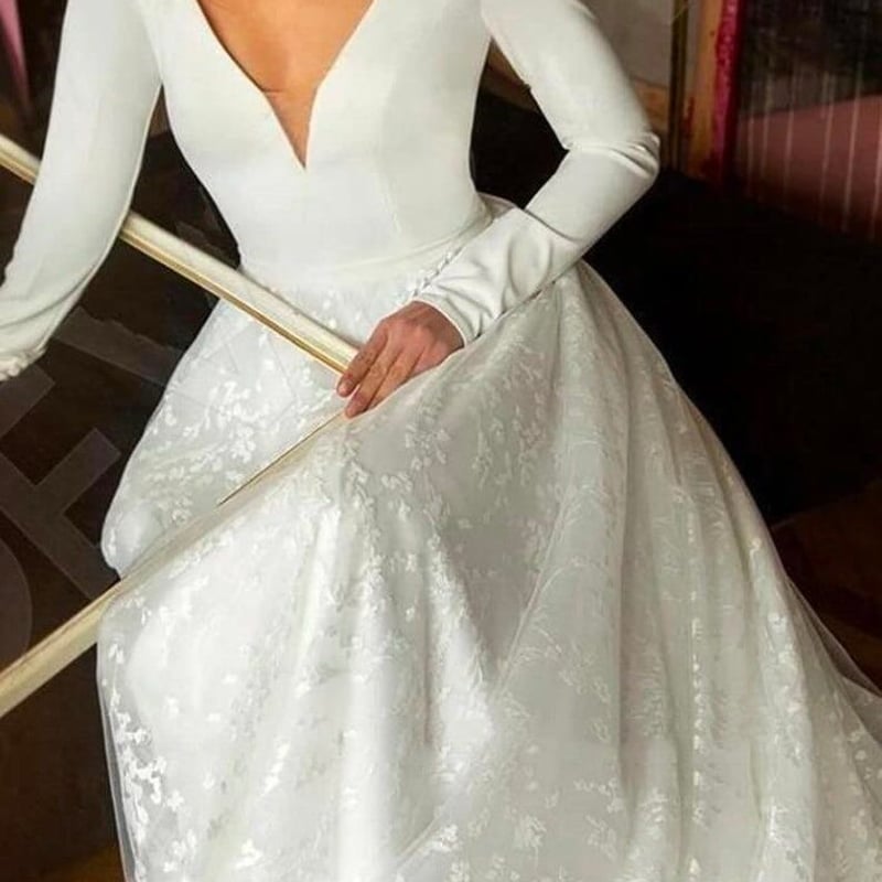 パーティードレス憧れのドレス 繊細レース 背中見せ 花嫁 結婚式  