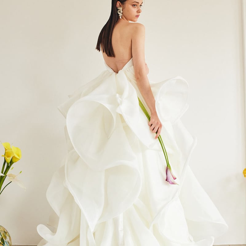 ウエディングドレス ラッフルフリル ベアトップ 華やかなトレーン オフ  