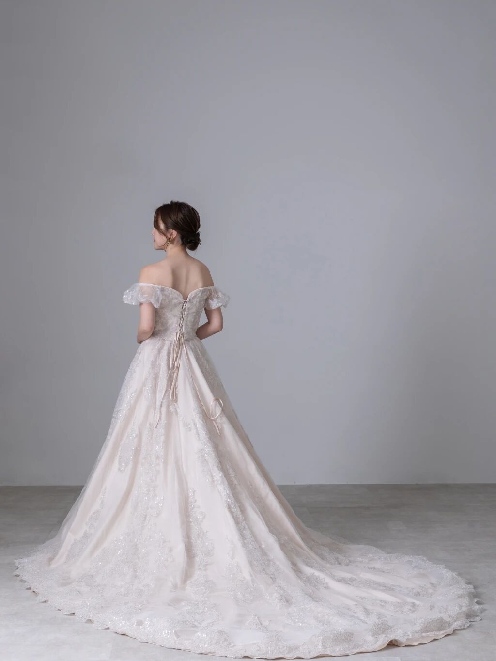 ハート柄✭オフショルダーひざ丈ドレス★華やか結婚式パーティースタイル ウェディングドレス オフショルダー 繊細レース 上品透け袖