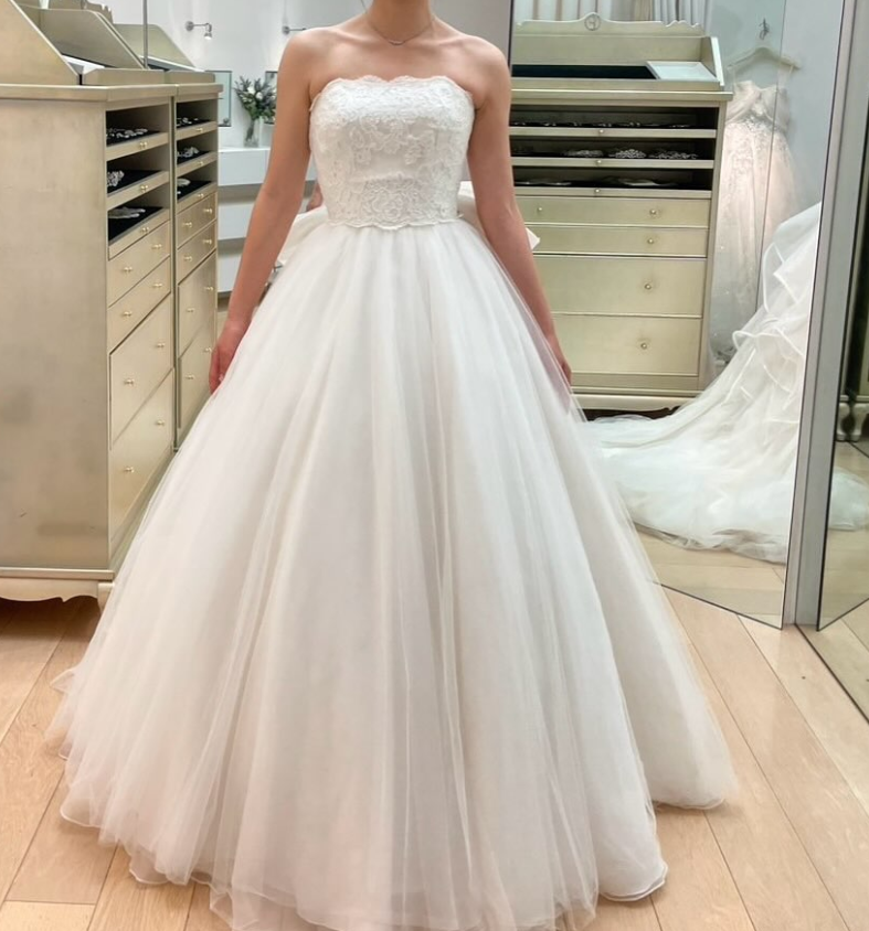 ウエディングドレス オフホワイト ボレロ ふっくら柔らかなバック