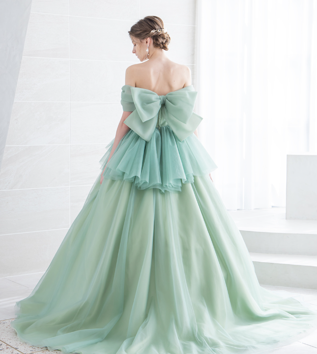 カラードレス グリーン オフショルダー キラキラ光る刺繍 ふっくら