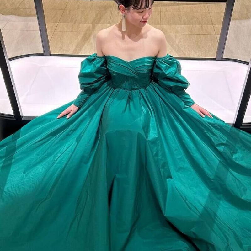 パーティードレス 深めな緑 マット生地 パフスリーブ 長袖 プリンセス  