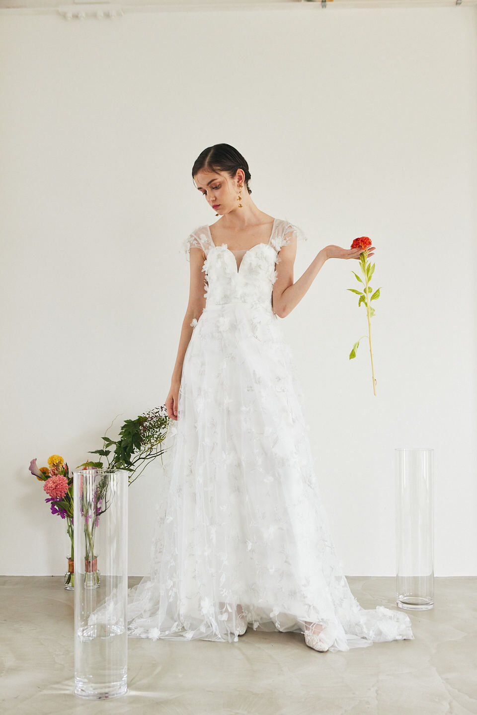 ウエディングドレス バックレス 贅沢な小花総レース くるみボタン 細  