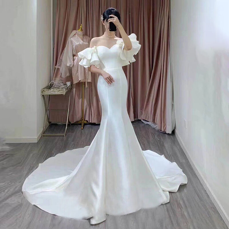 美品！フランス風ウエディングドレス オフホワイト 光沢サテン  