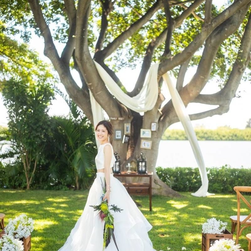 人気上昇中！スレンダーウエディングドレス セパレートドレス 光沢  