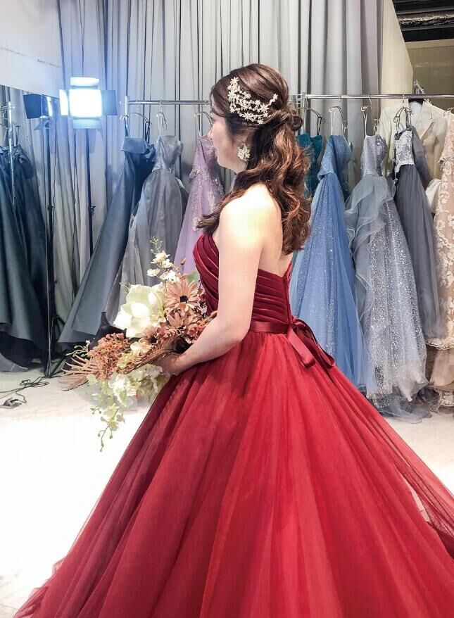 ウェディングドレス ボルドー色 ベアトップ スリット フレアスカート