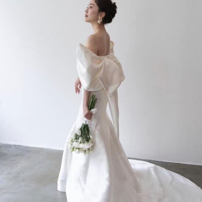 新品・未使用　エメ　バックリボンドレス ウエディングドレス ふっくら柔らかなバックリボン マーメイド 肩出し