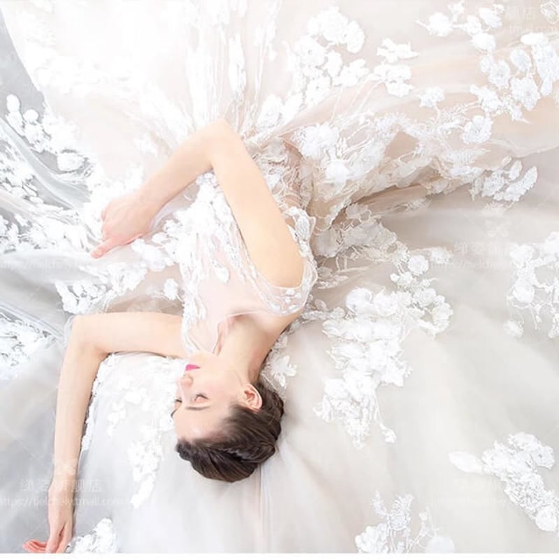 超柔らかいチュール 深くVウェディングドレス ドレスワンピース結婚式  