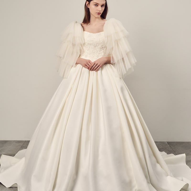 豪華！ ウェディングドレス ベージュ 取り外し袖 花柄のモチーフ刺繍が