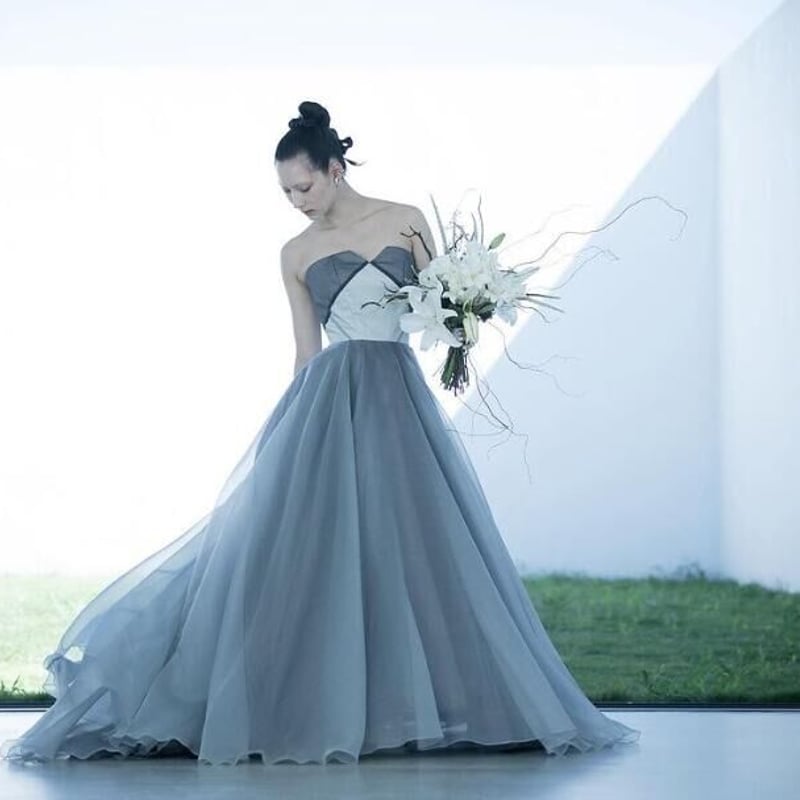 シルバーグレー 上質オーガンジー ベアトップ ウエディングドレス  