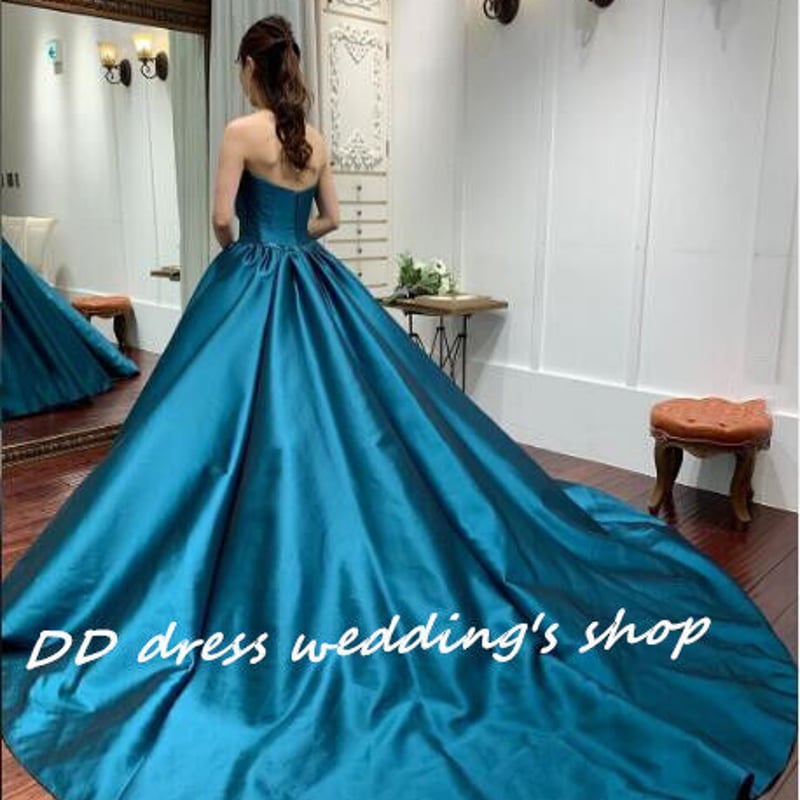 豪華！パーティードレス 深めな緑 ベアトップ 光沢サテン 華やかな  