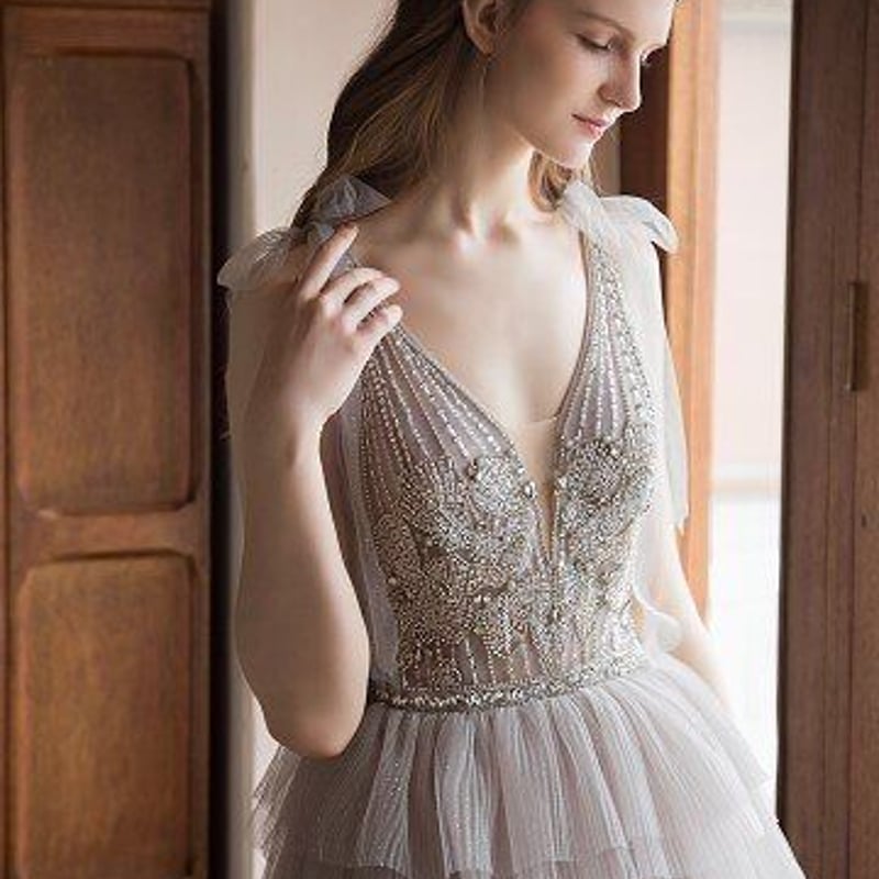 高品質 セクシー 深Vネック パーティードレス 高級グレー ハンドビー  