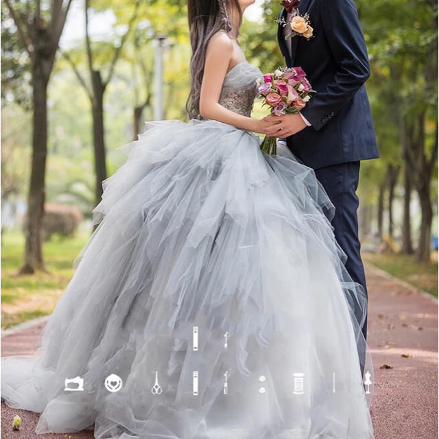 背中美しい、グレーウェディングドレス 上品！ ドレスワンピース結婚式