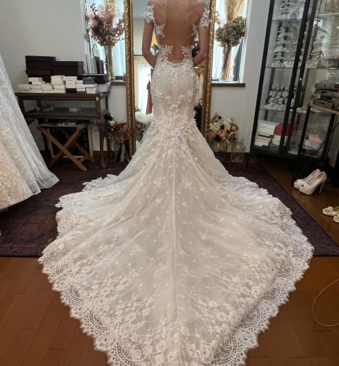 ウェディングドレス ソフトエレガント オフショルダー 贅沢な小花総  