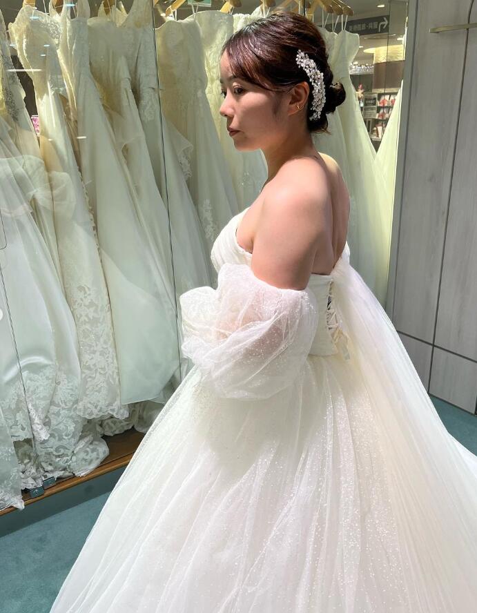 ウェディングドレス パフスリーブ キラキラグリッターチュール 華やか