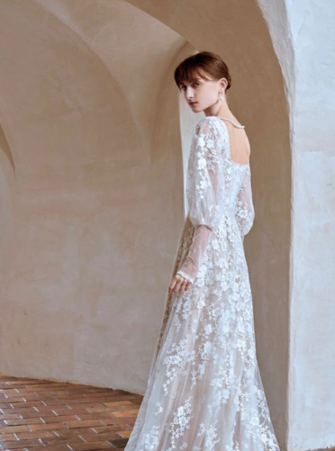 美品！ウェディングドレス レースと刺繍が美しい 背中開き 細