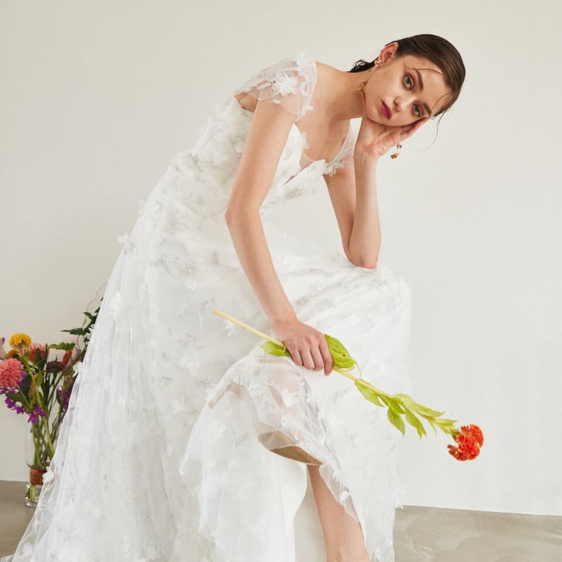 ウエディングドレス バックレス 贅沢な小花総レース くるみボタン 細  