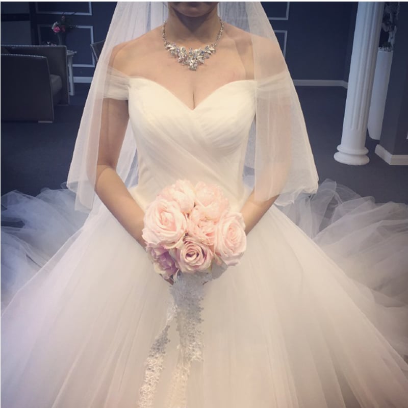 人気上昇 オフショル ウエディングドレス ソフトチュール 華やかな  