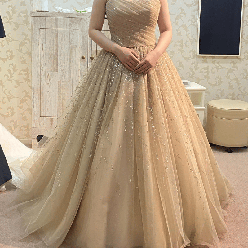 カラードレス 薄シャンパンの色 ふっくら柔らかなバックリボン  