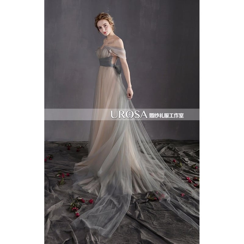 リボンのサッシュベルト付け、ソフトチュールウェディングドレス  