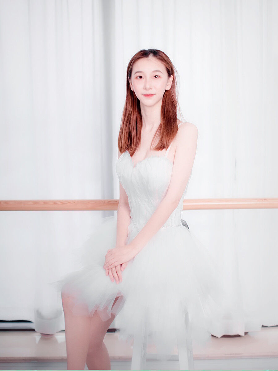 大人気上昇 ベアトップ パーティードレス オフホワイト ソフトチュール  