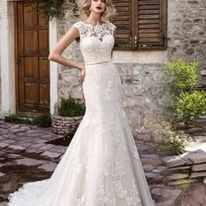 ウエディングドレス オフホワイト 贅沢な総レース マーメイドライン  