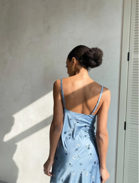 爽やかで優しいブルー パーティードレス 高級イタリアサテン  