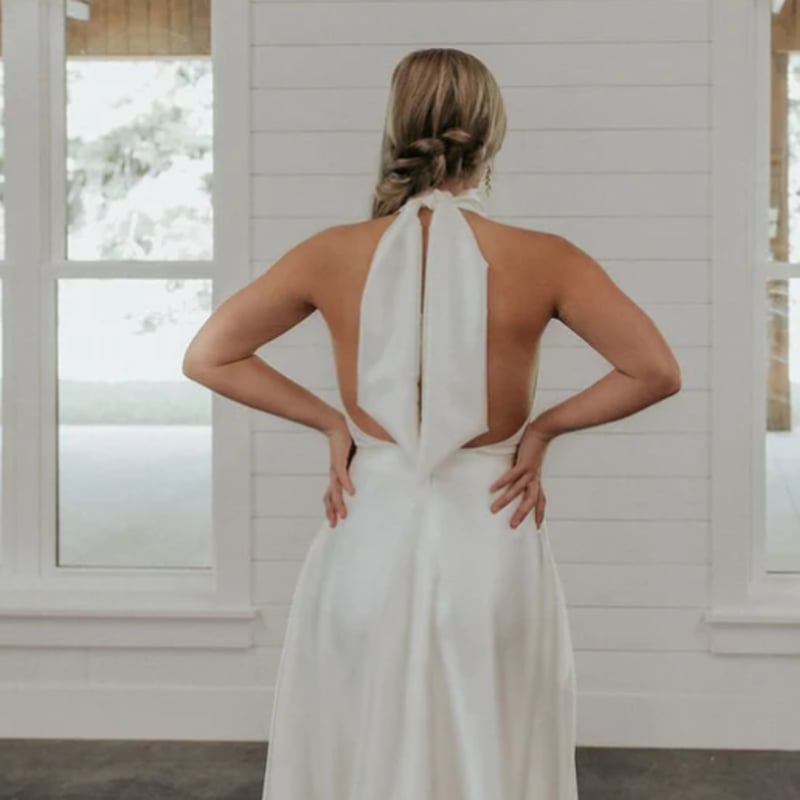 绮丽な ドレス 高級イタリアサテン Aライン ロング ノースリーブ 背中  