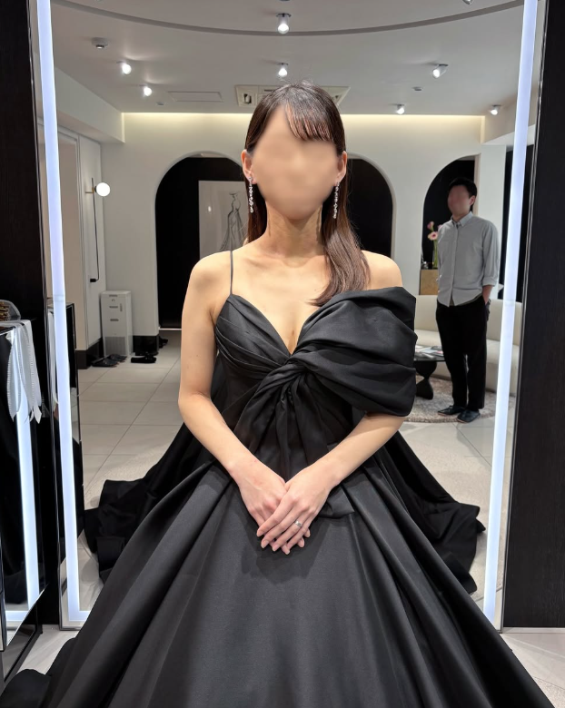 カラードレス ブラック 光沢サテン キャミソール ふっくら柔らかな