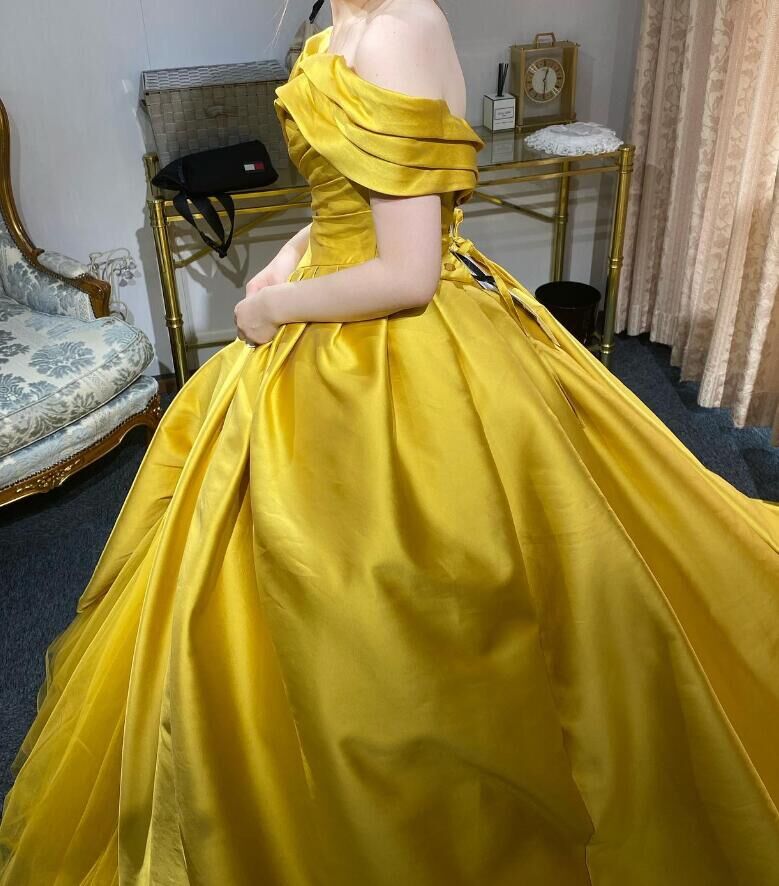 豪華！ ウェディングドレス イエロー オフショル フレアスカート 抜群