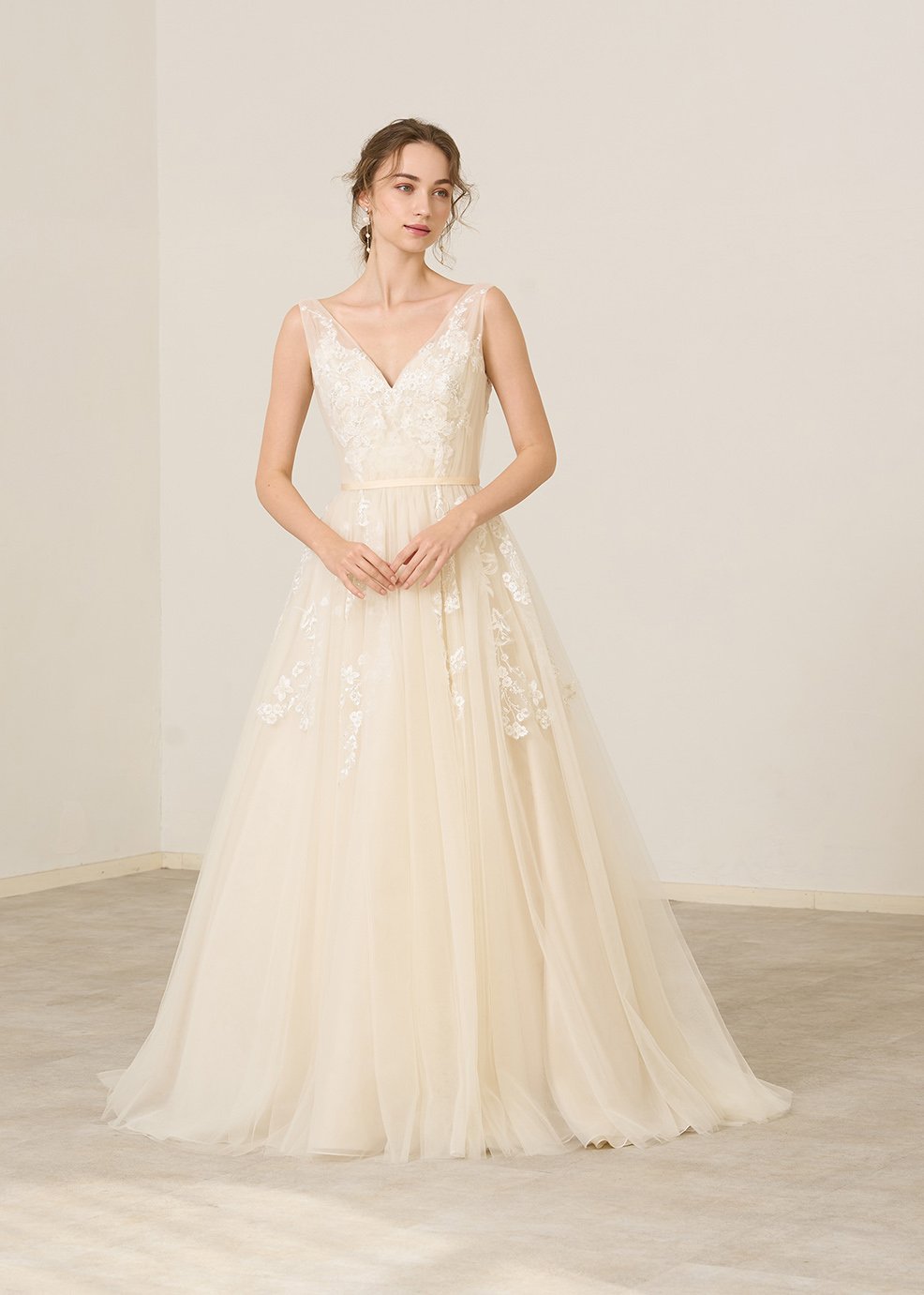 ウェディングドレス 魅惑の花レース 取り外し袖 ベージュ キャミソール  