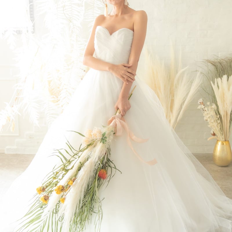 ウエディングドレス 柔らかく重ねたチュールスカート ベアトップ  