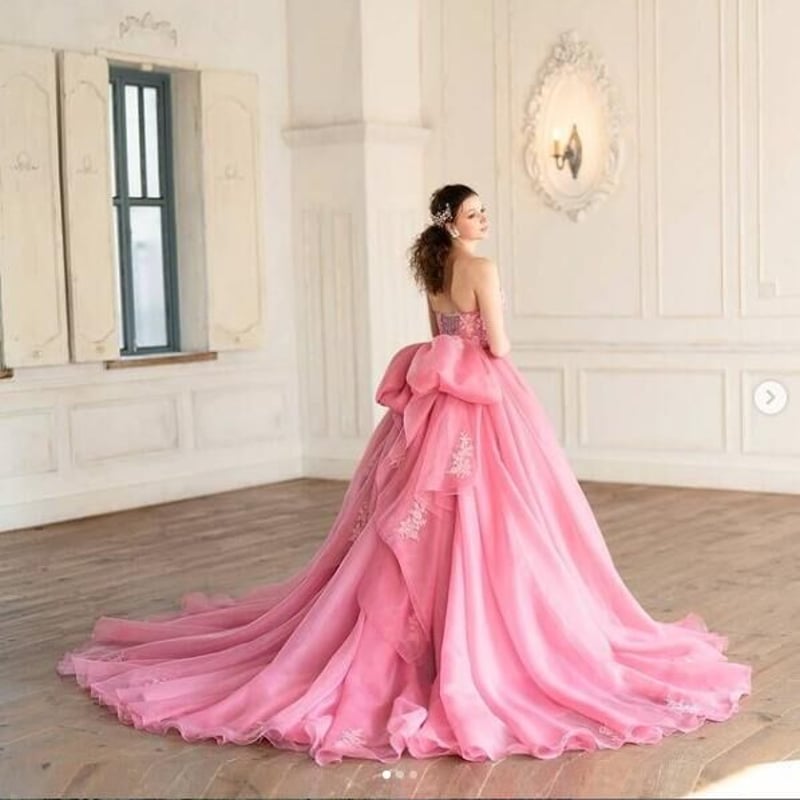 ピンク 、ベアトップ リボンのウェディングドレス ドレスワンピース