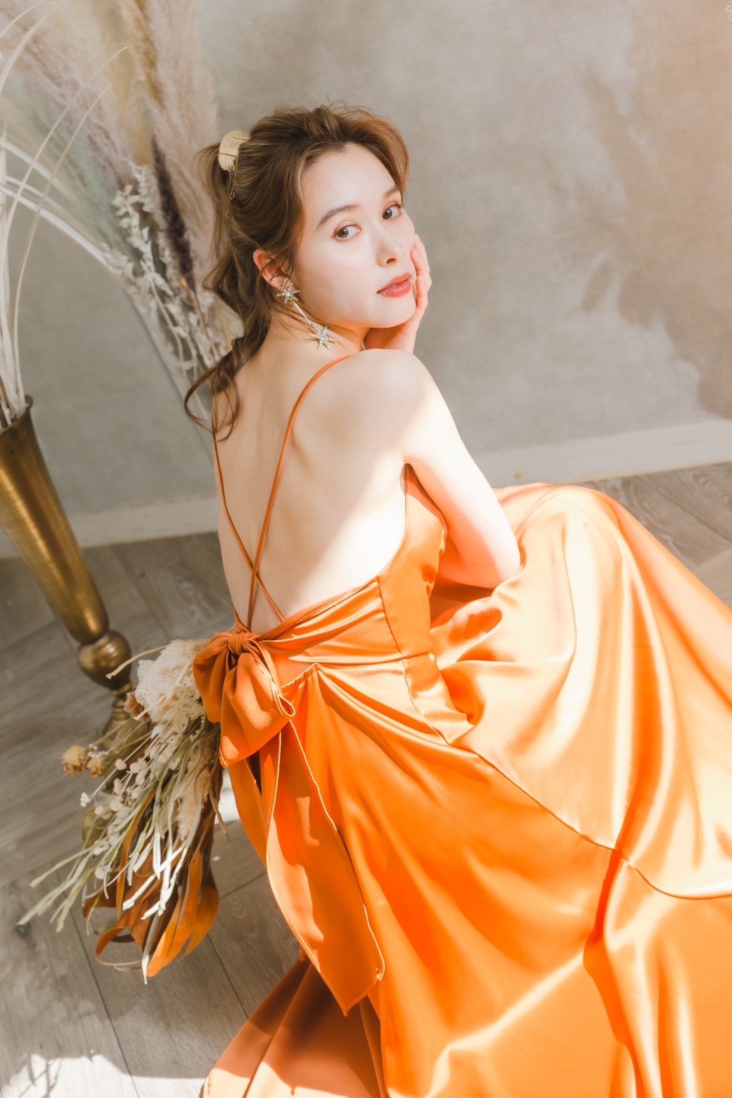 パーティードレス テラコッタ色 キャミソール ミディアムドレス ミモレ  