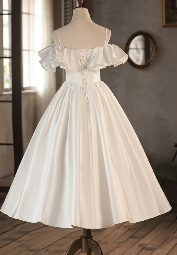 ✨セール✨現品限り✨新品✨ウェディングドレス サテン オフショル フリル ミニ丈 9d50b3a51d88a05828e233ddbd9bb3