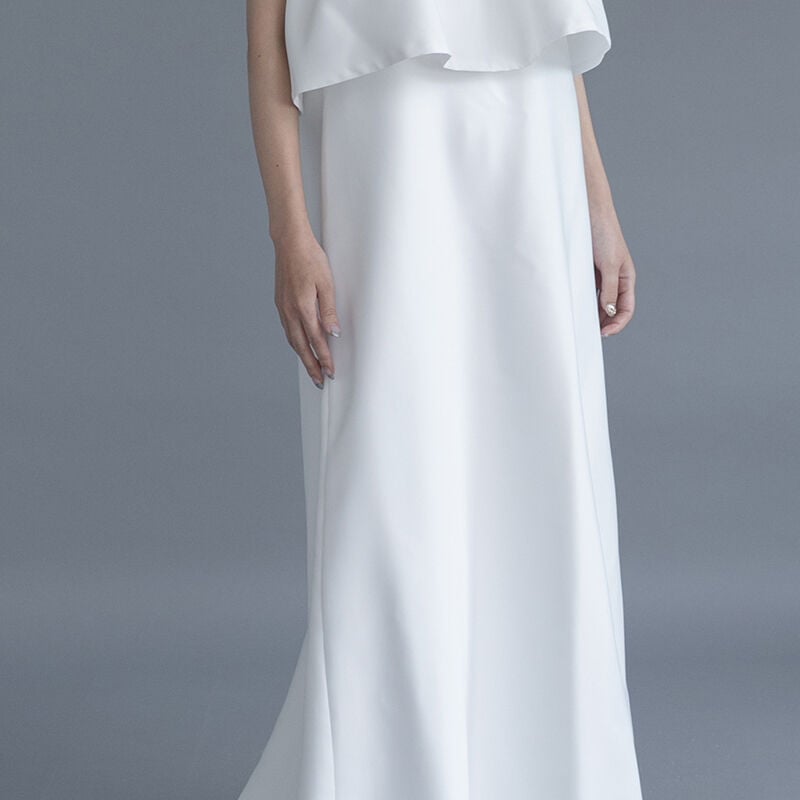 ラインショルダードレス ワンショルダー 床付く 揺らめく裾 オフ  