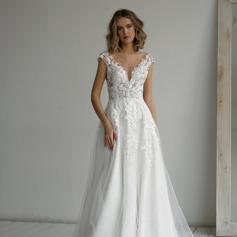 高品質！ウエディングドレス ホワイト Vネックドレス 上質