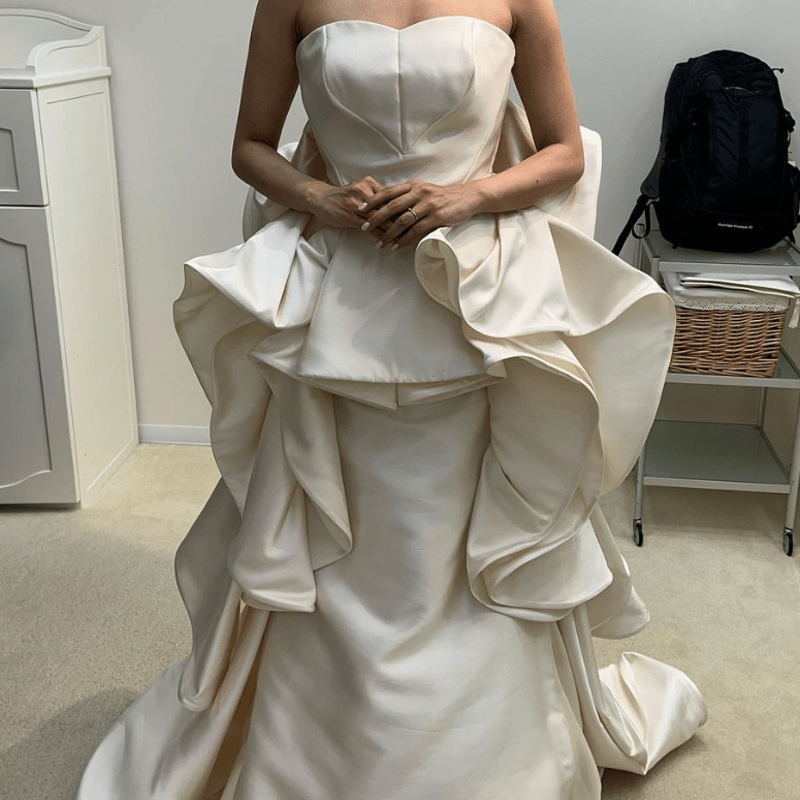 豪華！ウェディングドレス ラッフルフリル ファスナー ソフト  