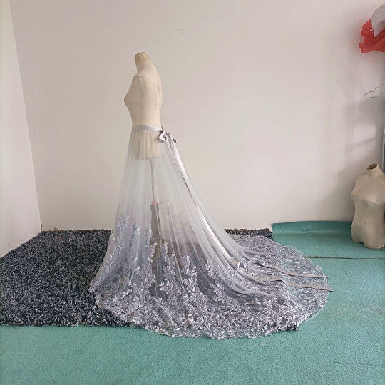 大人気上昇ウエディングドチュールスカート 薄シルバー リーフ刺繍  