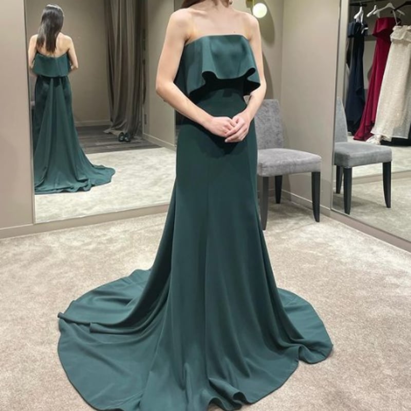 カラードレス 深めな緑 優雅なシルエット 花嫁 ソフトマーメイドライン  