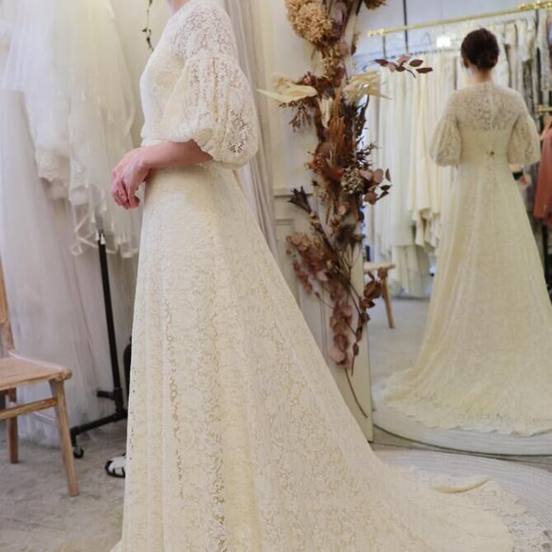 ウエディングドレス 贅沢な小花総レース 半袖 ロングトレーン  