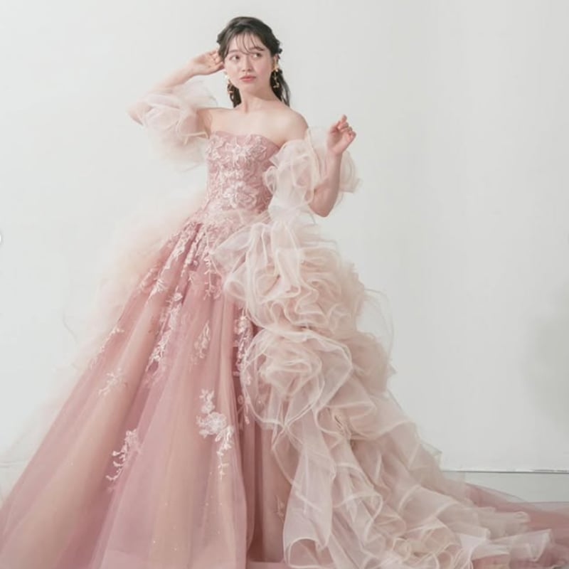 華やかピンクカラードレス フリル付き 高品質！ カラードレス ピンク ベアトップ 花びら付き 結婚式