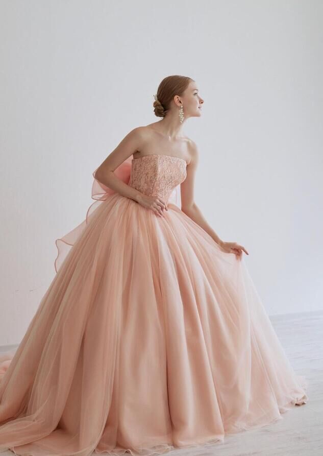 カラードレス 薄桃色 ふっくら柔らかなバックリボン 柔らかく重ねた