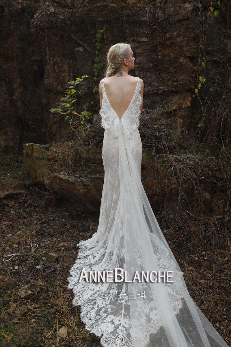 ウエディングドレスホワイト贅沢な総レース エレガントロングトレーン  