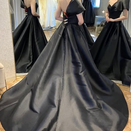 カラードレス  ブラック   ショルダー型   光沢サテン   くるみボタン   華やかなトレーン   スリット  花嫁    音楽会