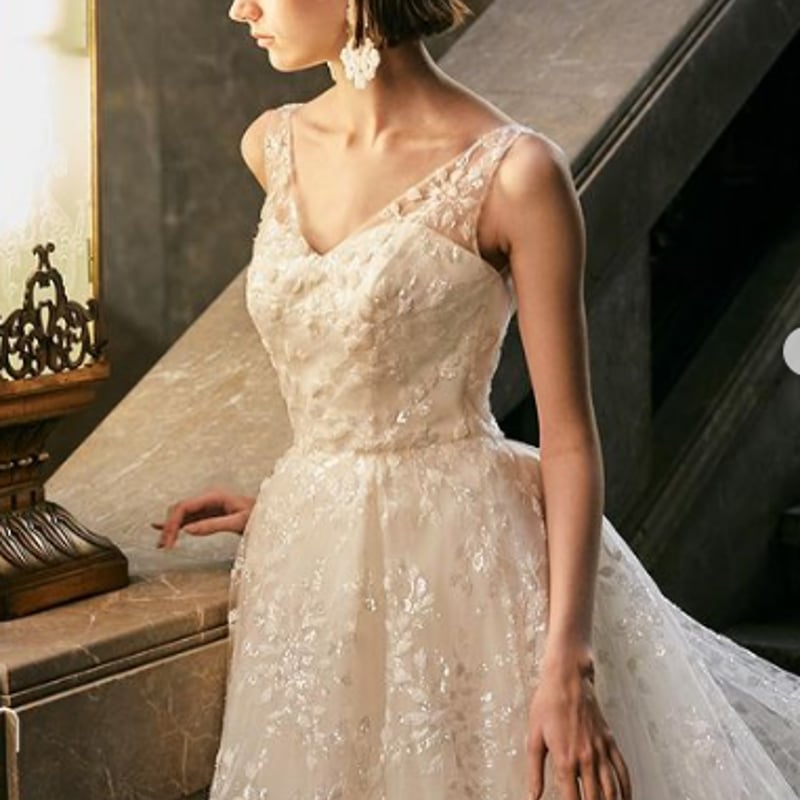 贅沢な小花総レース ウエディングドレス オンショルダードレス ミニ  