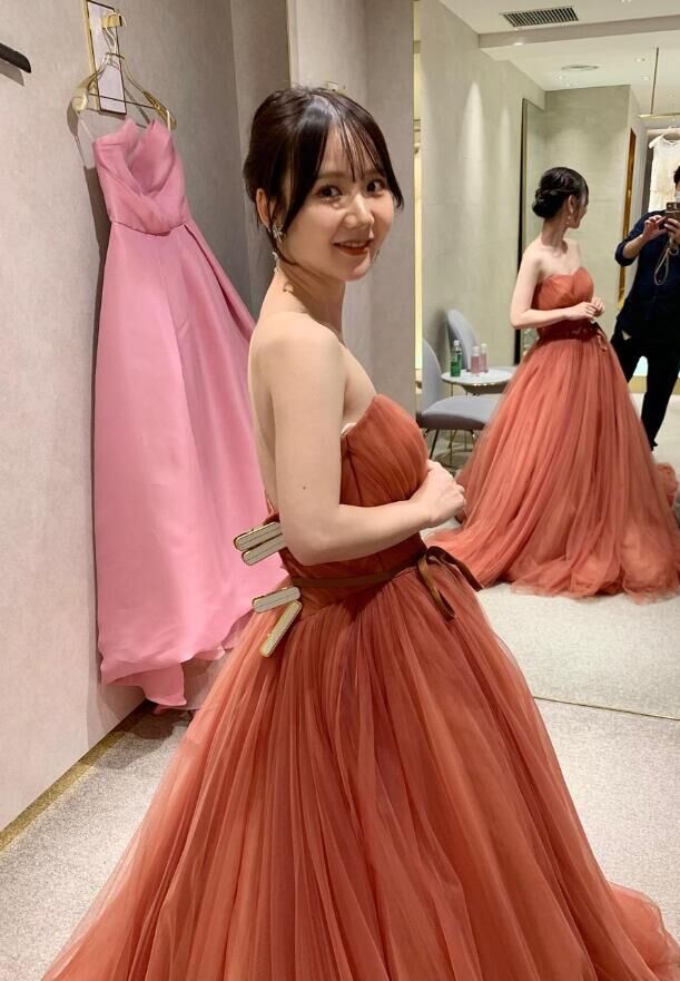 上品！ カラードレス テラコッタ色 柔らかく重ねたチュールスカート  